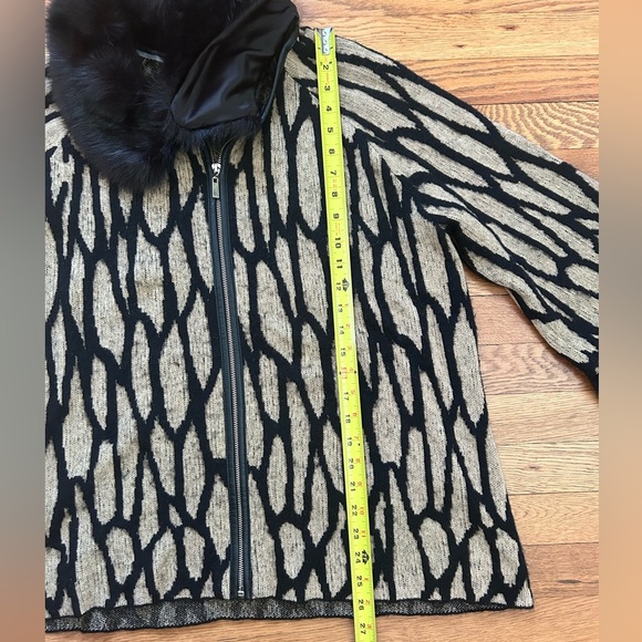 Chico’s Women’s Convertible Faux Fur Trimmed Sweater Jacket - Size 3 - Picture 6 of 10